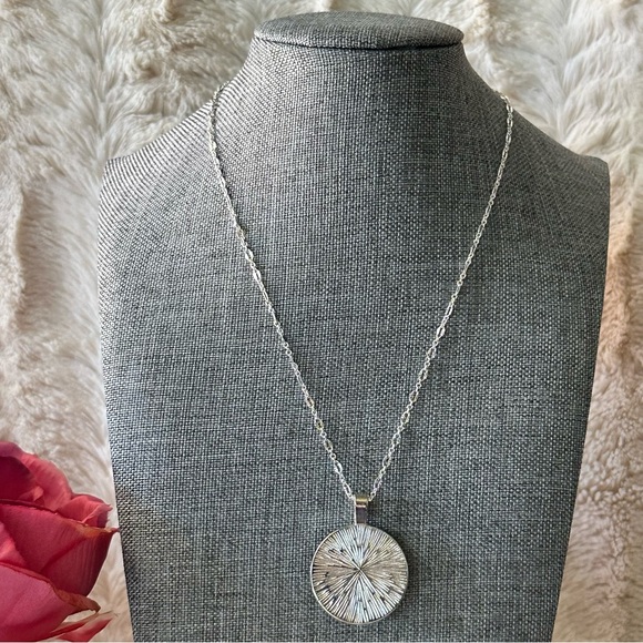 Hand painted Abstract Acrylic fluid pour art bezel pendant necklace metallic - Picture 7 of 8